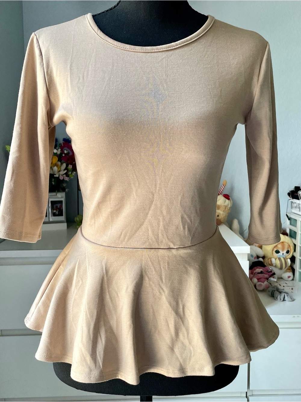 A'gaci Beige Peplum Long-Sleeve Women's Top Size Small